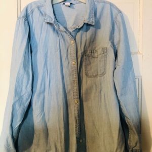 NWOT Old Navy light chambray shirt.